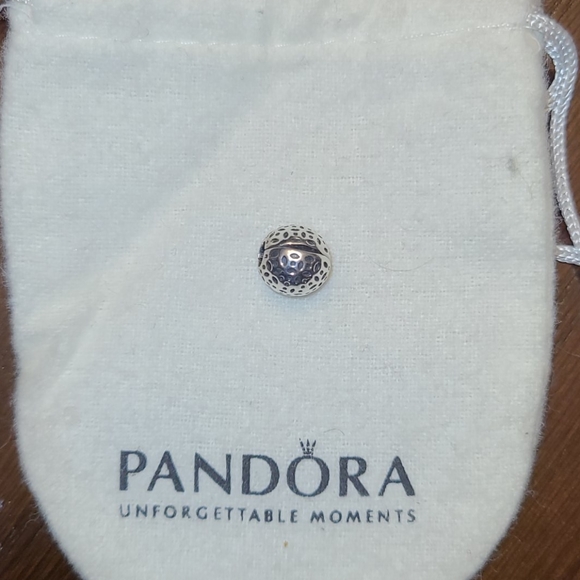 Pandora charm (clip)